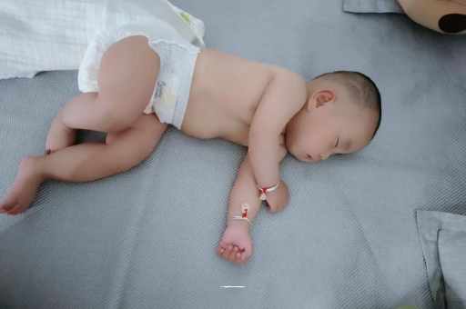 鞍山宝宝多久会坐